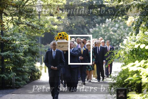 Den Haag 22 augustus 2019
Afscheidsdienst voor prinses Christina op paleis Noordeinde en de koninklijke stallen.
Aanwezig haar Kinderen Bernardo, Nicolas en Juliana alsmede prinses Beatrix prinses Irene prinses Margriet mr Pieter v Vollenhoven Koning Willem Alexander koningin Maxima prinses Mabel prins Constantijn Prinses laurentien en hun kinderen Leonore Claus Casimir Eloise   Prins Carlos  prinses Annemarie prinses Viktoria  Prins Jaime Prinses Carolina met man Albert Brenninkmeijer prinses Margarita met man Tjalling ten cate Prins floris en Prinses Aimee Prins Maurits en Prinses Marilene Prins Pieter Christiaan en Prins Bernhard jr.
