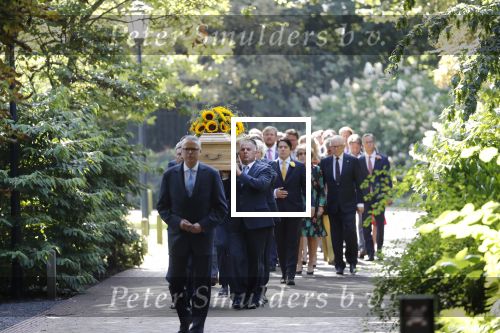 Den Haag 22 augustus 2019
Afscheidsdienst voor prinses Christina op paleis Noordeinde en de koninklijke stallen.
Aanwezig haar Kinderen Bernardo, Nicolas en Juliana alsmede prinses Beatrix prinses Irene prinses Margriet mr Pieter v Vollenhoven Koning Willem Alexander koningin Maxima prinses Mabel prins Constantijn Prinses laurentien en hun kinderen Leonore Claus Casimir Eloise   Prins Carlos  prinses Annemarie prinses Viktoria  Prins Jaime Prinses Carolina met man Albert Brenninkmeijer prinses Margarita met man Tjalling ten cate Prins floris en Prinses Aimee Prins Maurits en Prinses Marilene Prins Pieter Christiaan en Prins Bernhard jr.