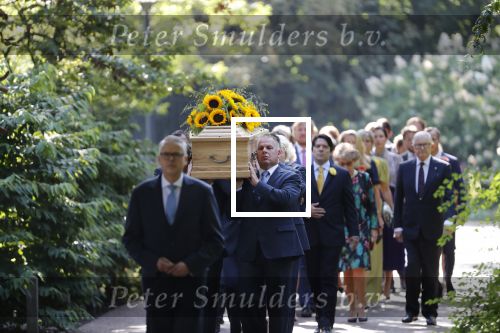 Den Haag 22 augustus 2019
Afscheidsdienst voor prinses Christina op paleis Noordeinde en de koninklijke stallen.
Aanwezig haar Kinderen Bernardo, Nicolas en Juliana alsmede prinses Beatrix prinses Irene prinses Margriet mr Pieter v Vollenhoven Koning Willem Alexander koningin Maxima prinses Mabel prins Constantijn Prinses laurentien en hun kinderen Leonore Claus Casimir Eloise   Prins Carlos  prinses Annemarie prinses Viktoria  Prins Jaime Prinses Carolina met man Albert Brenninkmeijer prinses Margarita met man Tjalling ten cate Prins floris en Prinses Aimee Prins Maurits en Prinses Marilene Prins Pieter Christiaan en Prins Bernhard jr.