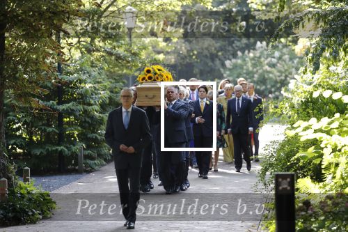 Den Haag 22 augustus 2019
Afscheidsdienst voor prinses Christina op paleis Noordeinde en de koninklijke stallen.
Aanwezig haar Kinderen Bernardo, Nicolas en Juliana alsmede prinses Beatrix prinses Irene prinses Margriet mr Pieter v Vollenhoven Koning Willem Alexander koningin Maxima prinses Mabel prins Constantijn Prinses laurentien en hun kinderen Leonore Claus Casimir Eloise   Prins Carlos  prinses Annemarie prinses Viktoria  Prins Jaime Prinses Carolina met man Albert Brenninkmeijer prinses Margarita met man Tjalling ten cate Prins floris en Prinses Aimee Prins Maurits en Prinses Marilene Prins Pieter Christiaan en Prins Bernhard jr.