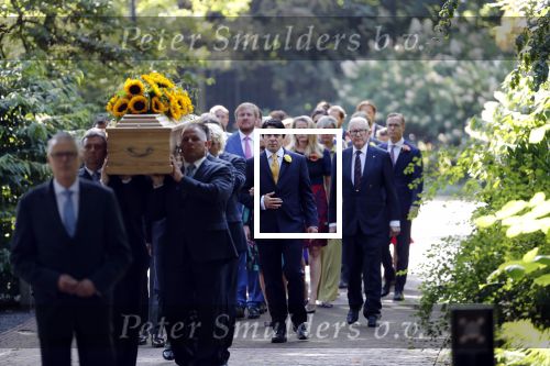 Den Haag 22 augustus 2019
Afscheidsdienst voor prinses Christina op paleis Noordeinde en de koninklijke stallen.
Aanwezig haar Kinderen Bernardo, Nicolas en Juliana alsmede prinses Beatrix prinses Irene prinses Margriet mr Pieter v Vollenhoven Koning Willem Alexander koningin Maxima prinses Mabel prins Constantijn Prinses laurentien en hun kinderen Leonore Claus Casimir Eloise   Prins Carlos  prinses Annemarie prinses Viktoria  Prins Jaime Prinses Carolina met man Albert Brenninkmeijer prinses Margarita met man Tjalling ten cate Prins floris en Prinses Aimee Prins Maurits en Prinses Marilene Prins Pieter Christiaan en Prins Bernhard jr.
