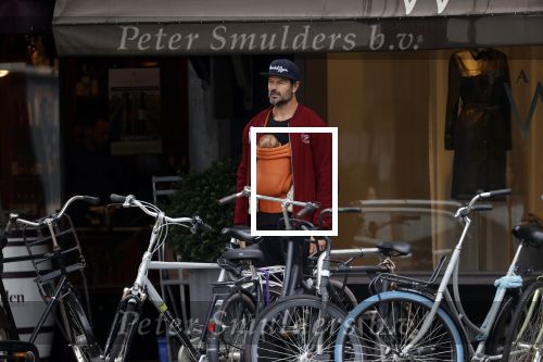 Amsterdam 22 augustus 2020
Arie Boomsma met zijn baby op zijn borst.