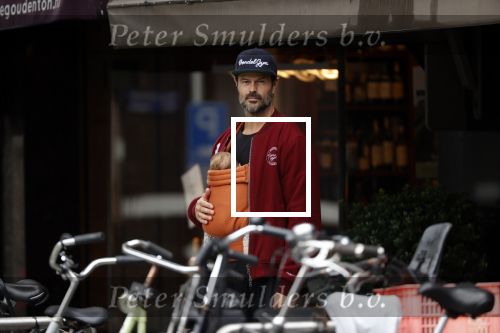 Amsterdam 22 augustus 2020
Arie Boomsma met zijn baby op zijn borst.