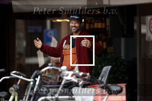 Amsterdam 22 augustus 2020
Arie Boomsma met zijn baby op zijn borst.