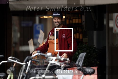 Amsterdam 22 augustus 2020
Arie Boomsma met zijn baby op zijn borst.