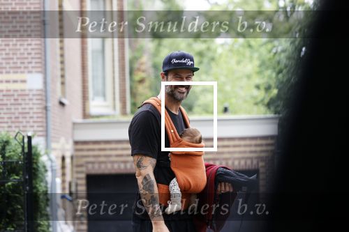 Amsterdam 22 augustus 2020
Arie Boomsma met zijn baby op zijn borst.