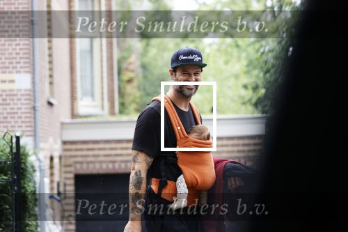 Amsterdam 22 augustus 2020
Arie Boomsma met zijn baby op zijn borst.