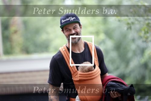 Amsterdam 22 augustus 2020
Arie Boomsma met zijn baby op zijn borst.