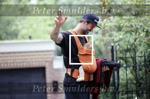 Amsterdam 22 augustus 2020
Arie Boomsma met zijn baby op zijn borst.