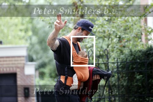 Amsterdam 22 augustus 2020
Arie Boomsma met zijn baby op zijn borst.
