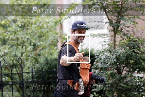Amsterdam 22 augustus 2020
Arie Boomsma met zijn baby op zijn borst.
