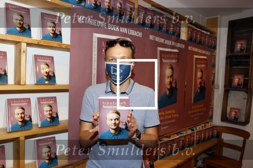 Amsterdam 20 augustus 2020
Arjen Lubach in zijn pop u store ivm met zijn  nieuwe boek stoorzender