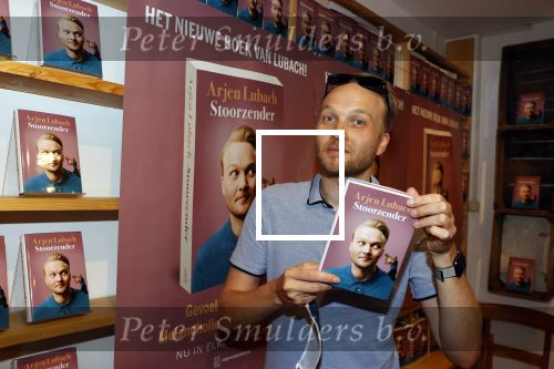 Amsterdam 20 augustus 2020
Arjen Lubach in zijn pop u store ivm met zijn  nieuwe boek stoorzender