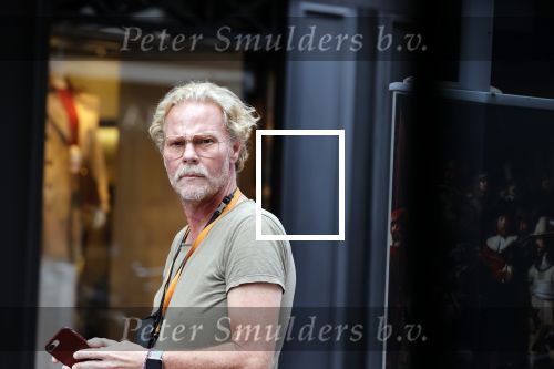 Amsterdam 20 augustus 2020
Bastiaan v Schaik met zijn nieuwe vriend op de pc hooftstraat
