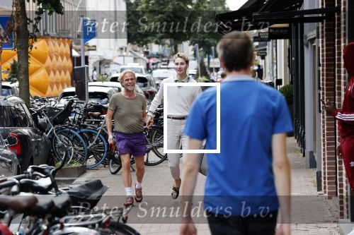 Amsterdam 20 augustus 2020
Bastiaan v Schaik met zijn nieuwe vriend op de pc hooftstraat