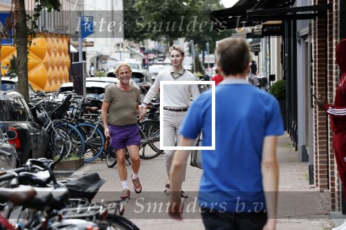Amsterdam 20 augustus 2020
Bastiaan v Schaik met zijn nieuwe vriend op de pc hooftstraat