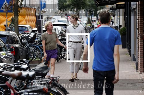 Amsterdam 20 augustus 2020
Bastiaan v Schaik met zijn nieuwe vriend op de pc hooftstraat
