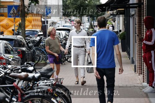 Amsterdam 20 augustus 2020
Bastiaan v Schaik met zijn nieuwe vriend op de pc hooftstraat