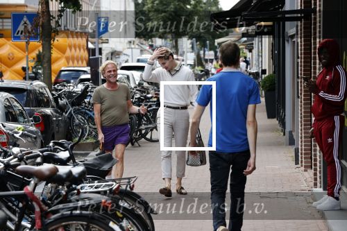 Amsterdam 20 augustus 2020
Bastiaan v Schaik met zijn nieuwe vriend op de pc hooftstraat