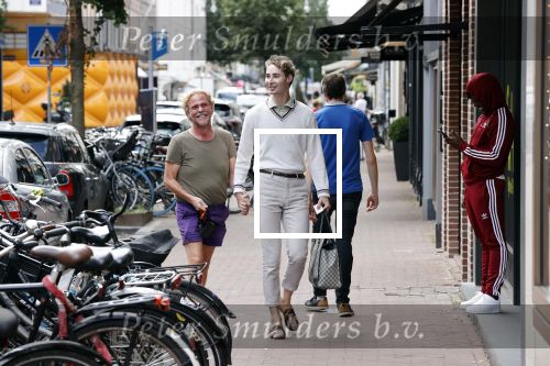 Amsterdam 20 augustus 2020
Bastiaan v Schaik met zijn nieuwe vriend op de pc hooftstraat