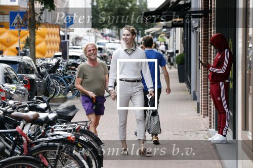 Amsterdam 20 augustus 2020
Bastiaan v Schaik met zijn nieuwe vriend op de pc hooftstraat