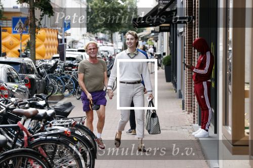 Amsterdam 20 augustus 2020
Bastiaan v Schaik met zijn nieuwe vriend op de pc hooftstraat