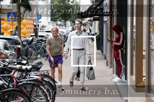 Amsterdam 20 augustus 2020
Bastiaan v Schaik met zijn nieuwe vriend op de pc hooftstraat