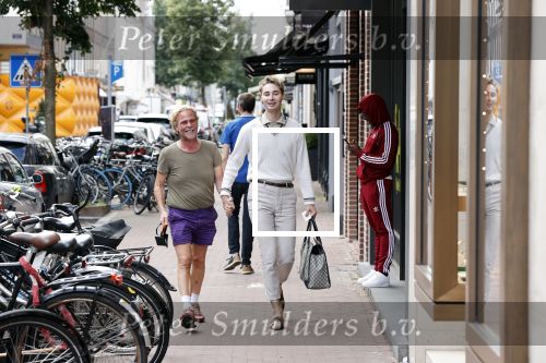 Amsterdam 20 augustus 2020
Bastiaan v Schaik met zijn nieuwe vriend op de pc hooftstraat