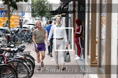 Amsterdam 20 augustus 2020
Bastiaan v Schaik met zijn nieuwe vriend op de pc hooftstraat
