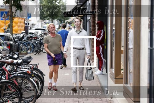 Amsterdam 20 augustus 2020
Bastiaan v Schaik met zijn nieuwe vriend op de pc hooftstraat