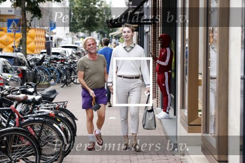 Amsterdam 20 augustus 2020
Bastiaan v Schaik met zijn nieuwe vriend op de pc hooftstraat