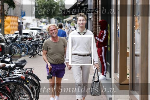 Amsterdam 20 augustus 2020
Bastiaan v Schaik met zijn nieuwe vriend op de pc hooftstraat