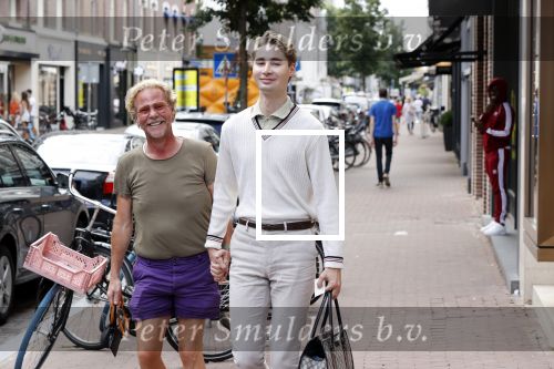 Amsterdam 20 augustus 2020
Bastiaan v Schaik met zijn nieuwe vriend op de pc hooftstraat