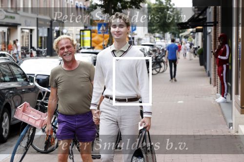 Amsterdam 20 augustus 2020
Bastiaan v Schaik met zijn nieuwe vriend op de pc hooftstraat