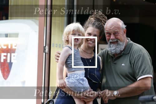 Amsterdam 16 augustus 2020
Bert Simhoffer met zijn vrouw en jongste zoon op de pc hooftstraat