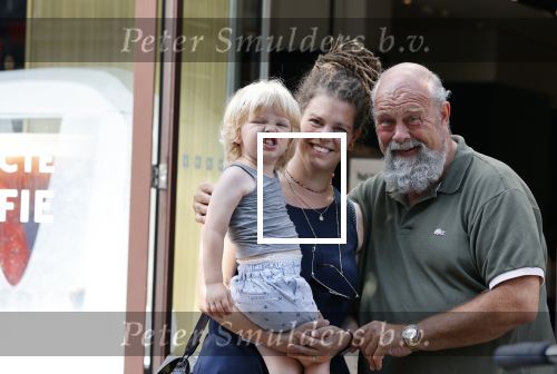 Amsterdam 16 augustus 2020
Bert Simhoffer met zijn vrouw en jongste zoon op de pc hooftstraat