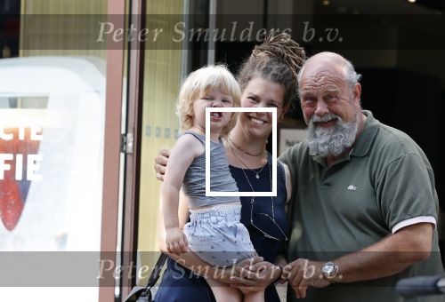 Amsterdam 16 augustus 2020
Bert Simhoffer met zijn vrouw en jongste zoon op de pc hooftstraat