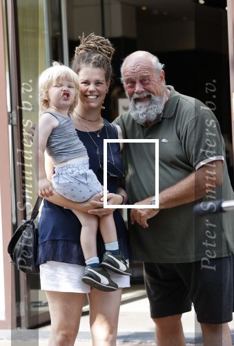 Amsterdam 16 augustus 2020
Bert Simhoffer met zijn vrouw en jongste zoon op de pc hooftstraat