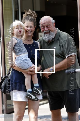 Amsterdam 16 augustus 2020
Bert Simhoffer met zijn vrouw en jongste zoon op de pc hooftstraat
