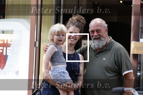 Amsterdam 16 augustus 2020
Bert Simhoffer met zijn vrouw en jongste zoon op de pc hooftstraat