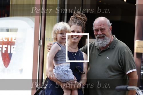 Amsterdam 16 augustus 2020
Bert Simhoffer met zijn vrouw en jongste zoon op de pc hooftstraat