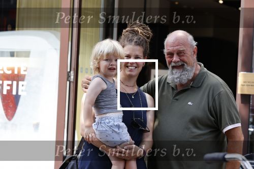 Amsterdam 16 augustus 2020
Bert Simhoffer met zijn vrouw en jongste zoon op de pc hooftstraat