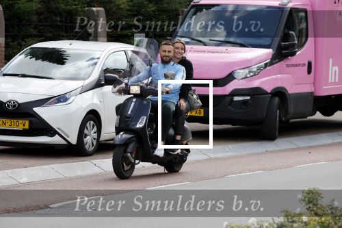 Amsterdam 24 augustus 2020
Dave Roelvink met zijn nieuwe vriendin Jazzlynn op de scooter in Amsterdam zuid.