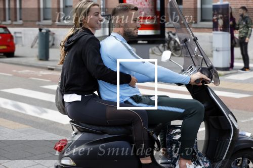 Amsterdam 24 augustus 2020
Dave Roelvink met zijn nieuwe vriendin Jazzlynn op de scooter in Amsterdam zuid.
