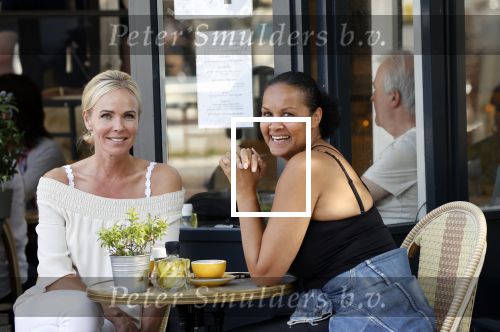 Amsterdam 14 september 2020
Denise Boekhoff met een vriendin op terras in Amsterdam zuid