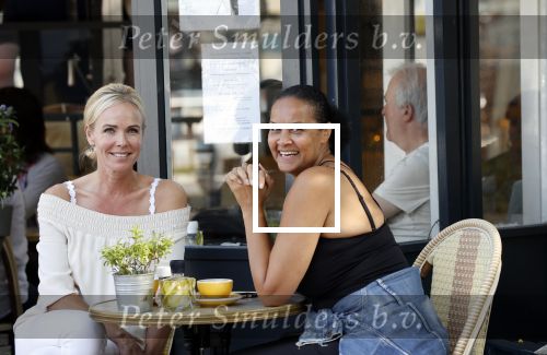 Amsterdam 14 september 2020
Denise Boekhoff met een vriendin op terras in Amsterdam zuid