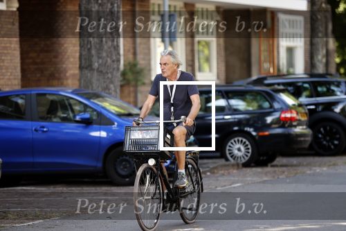 Amsterdam 20 maart 2020
Derek de Lint op de fiets in Amsterdam zuid.