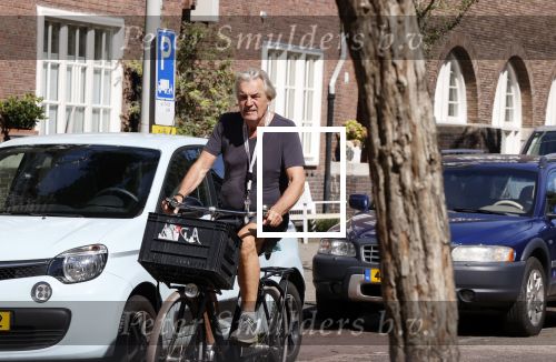 Amsterdam 20 maart 2020
Derek de Lint op de fiets in Amsterdam zuid.