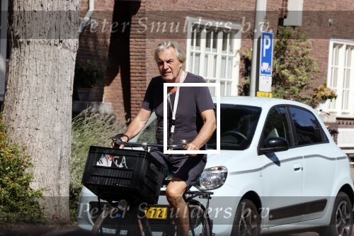 Amsterdam 20 maart 2020
Derek de Lint op de fiets in Amsterdam zuid.