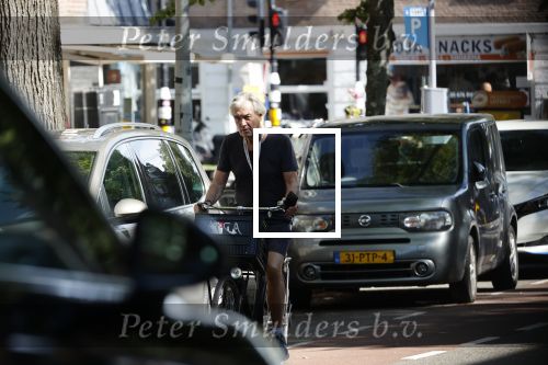 Amsterdam 20 maart 2020
Derek de Lint op de fiets in Amsterdam zuid.